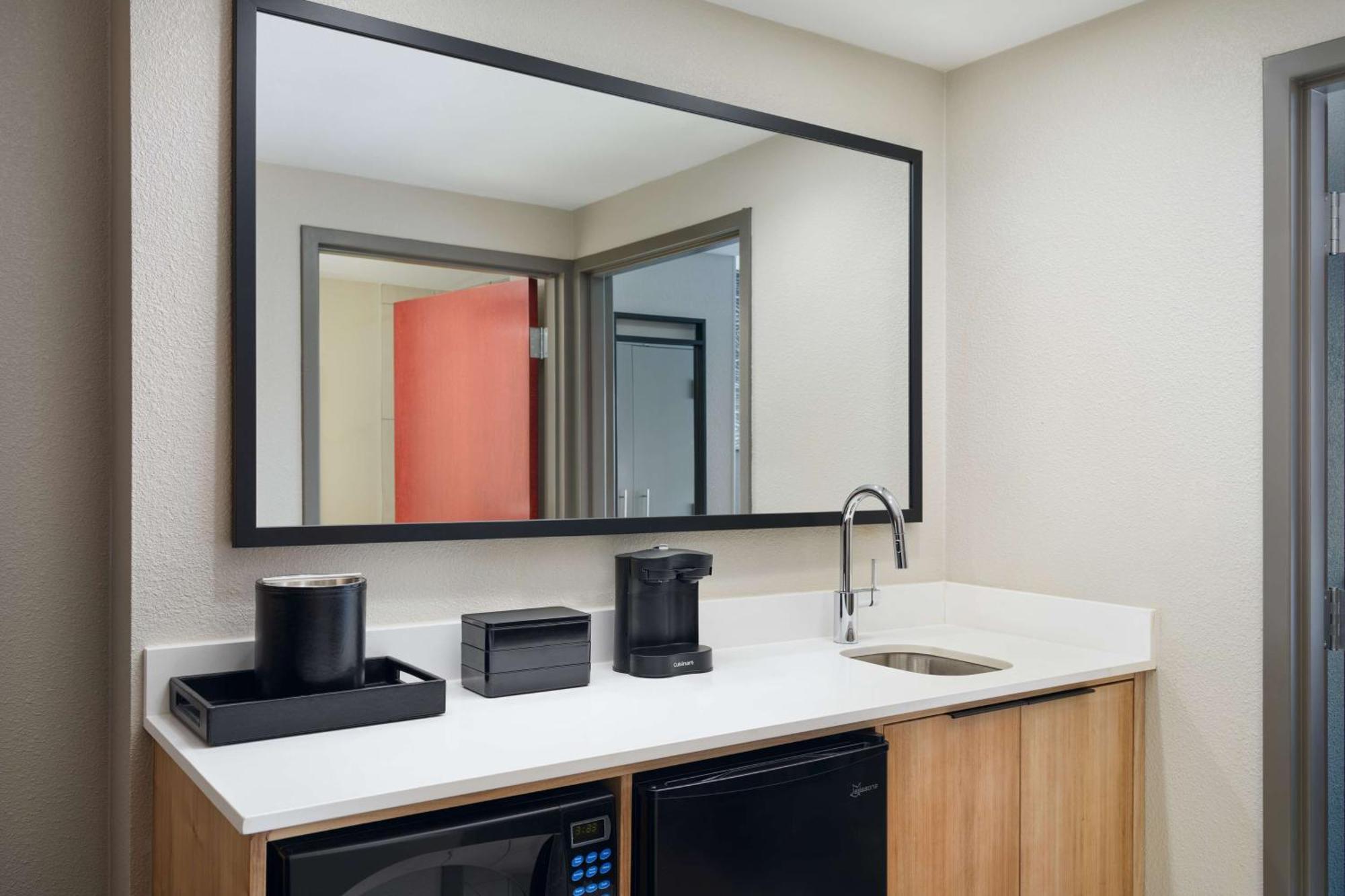 Embassy Suites By Hilton Hampton Convention Center Exteriér fotografie